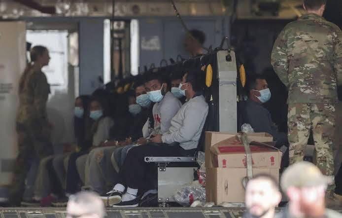 RDC : une première vague de migrants expulsés des États-Unis accueillie à Kinshasa.